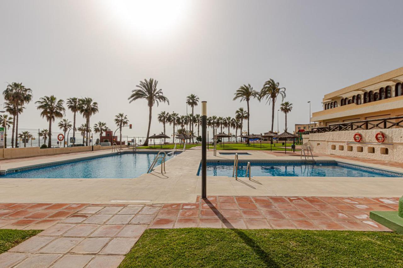 Amazing Views Beachfront Apartment With Swimming Pool Benalmádena Dış mekan fotoğraf