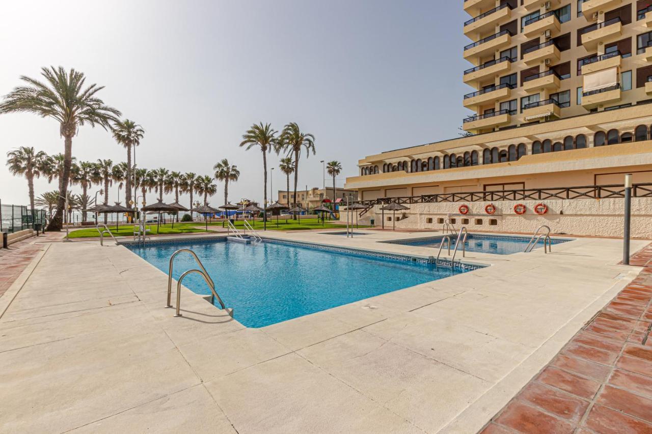 Amazing Views Beachfront Apartment With Swimming Pool Benalmádena Dış mekan fotoğraf